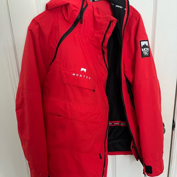Montec Other - Montec Shell Zip to be repaired